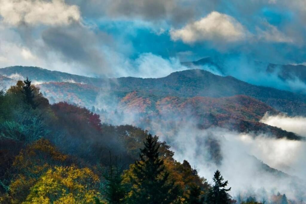 Whiskey Ridge Lodge: 1940s Gem with City Views and Custom Game Room Gatlinburg Exterior photo