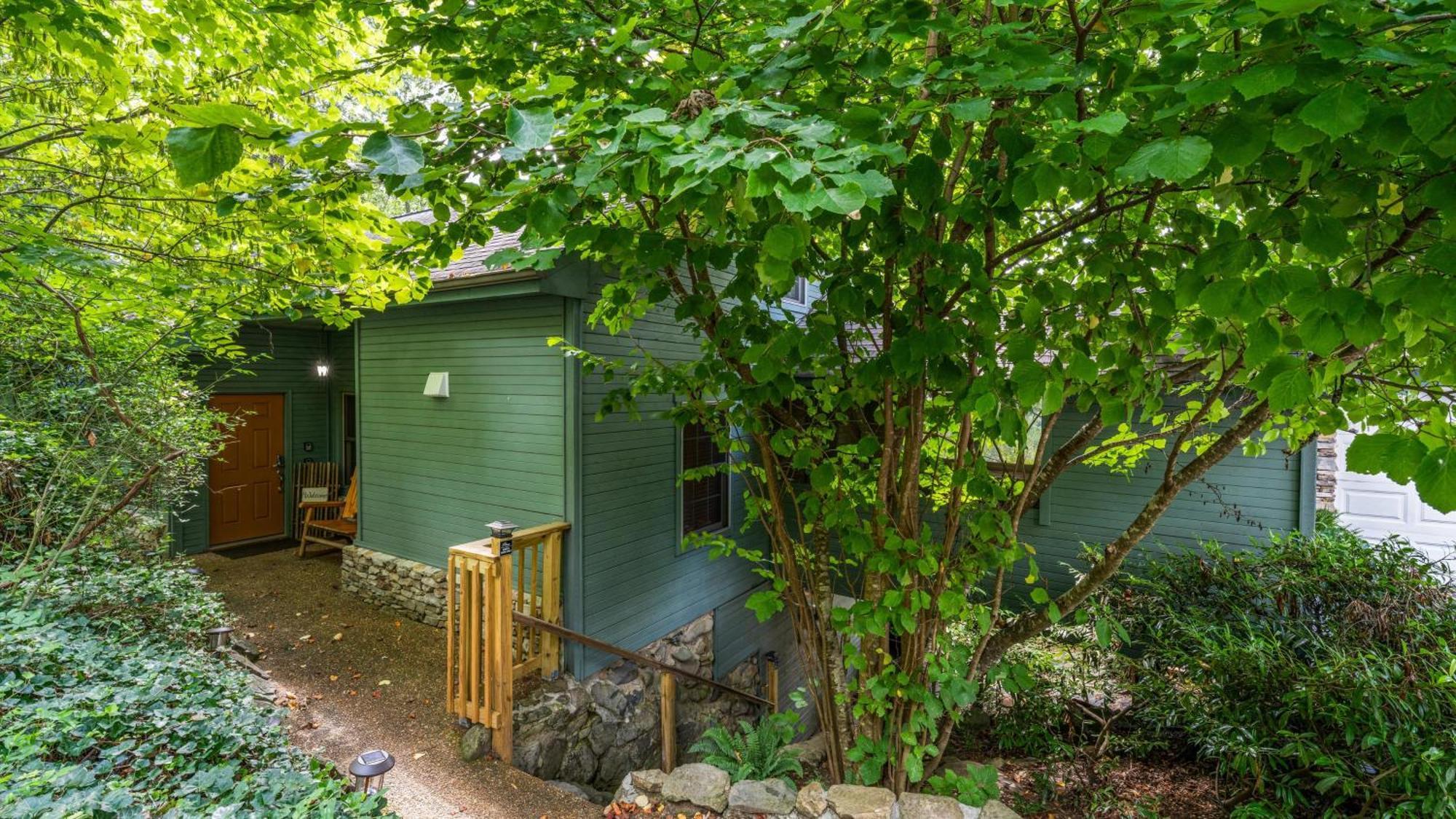 Whiskey Ridge Lodge: 1940s Gem with City Views and Custom Game Room Gatlinburg Exterior photo