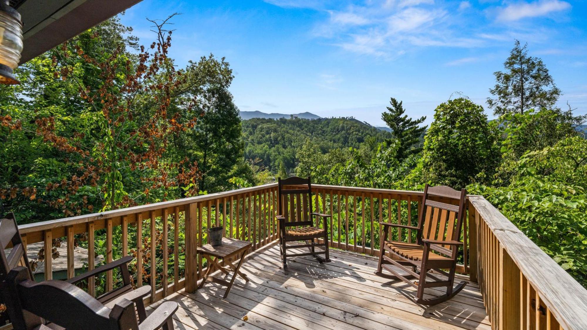Whiskey Ridge Lodge: 1940s Gem with City Views and Custom Game Room Gatlinburg Exterior photo