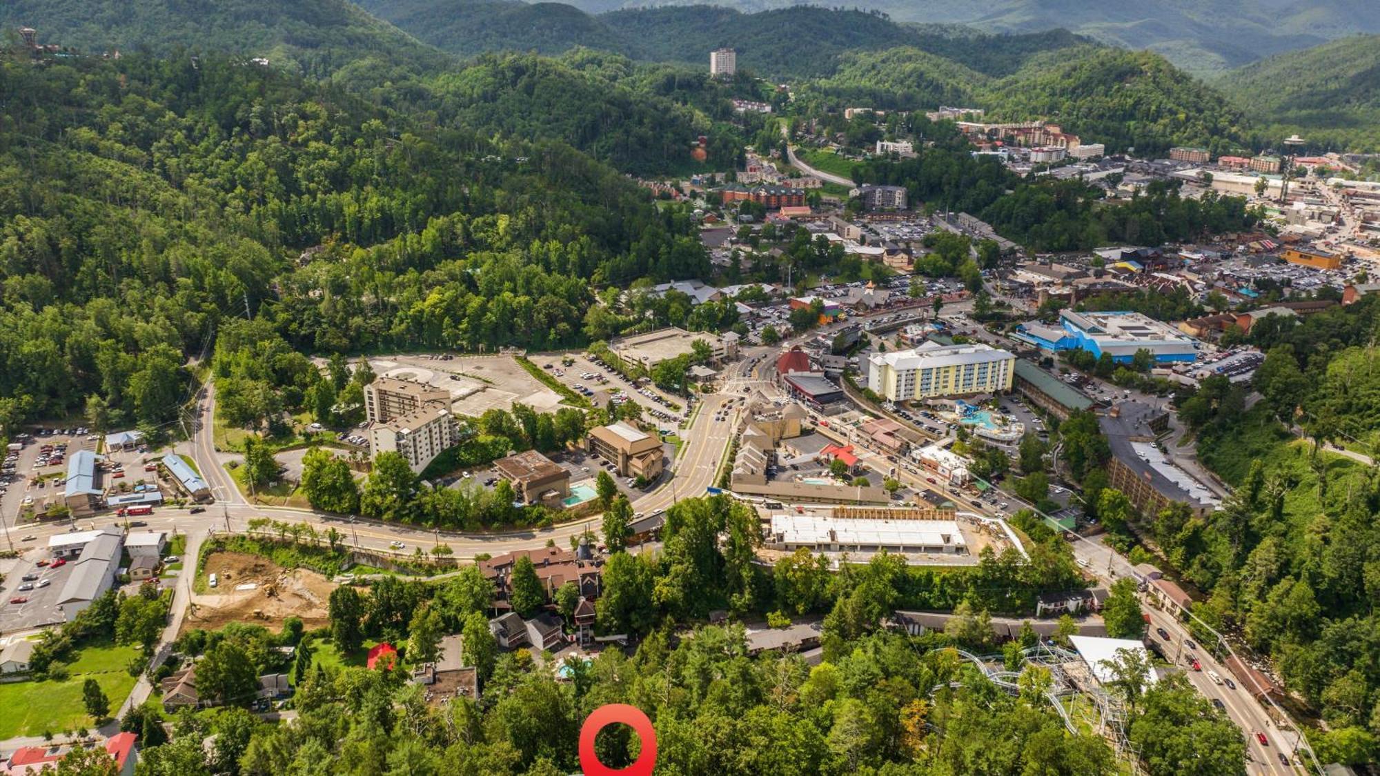 Whiskey Ridge Lodge: 1940s Gem with City Views and Custom Game Room Gatlinburg Exterior photo