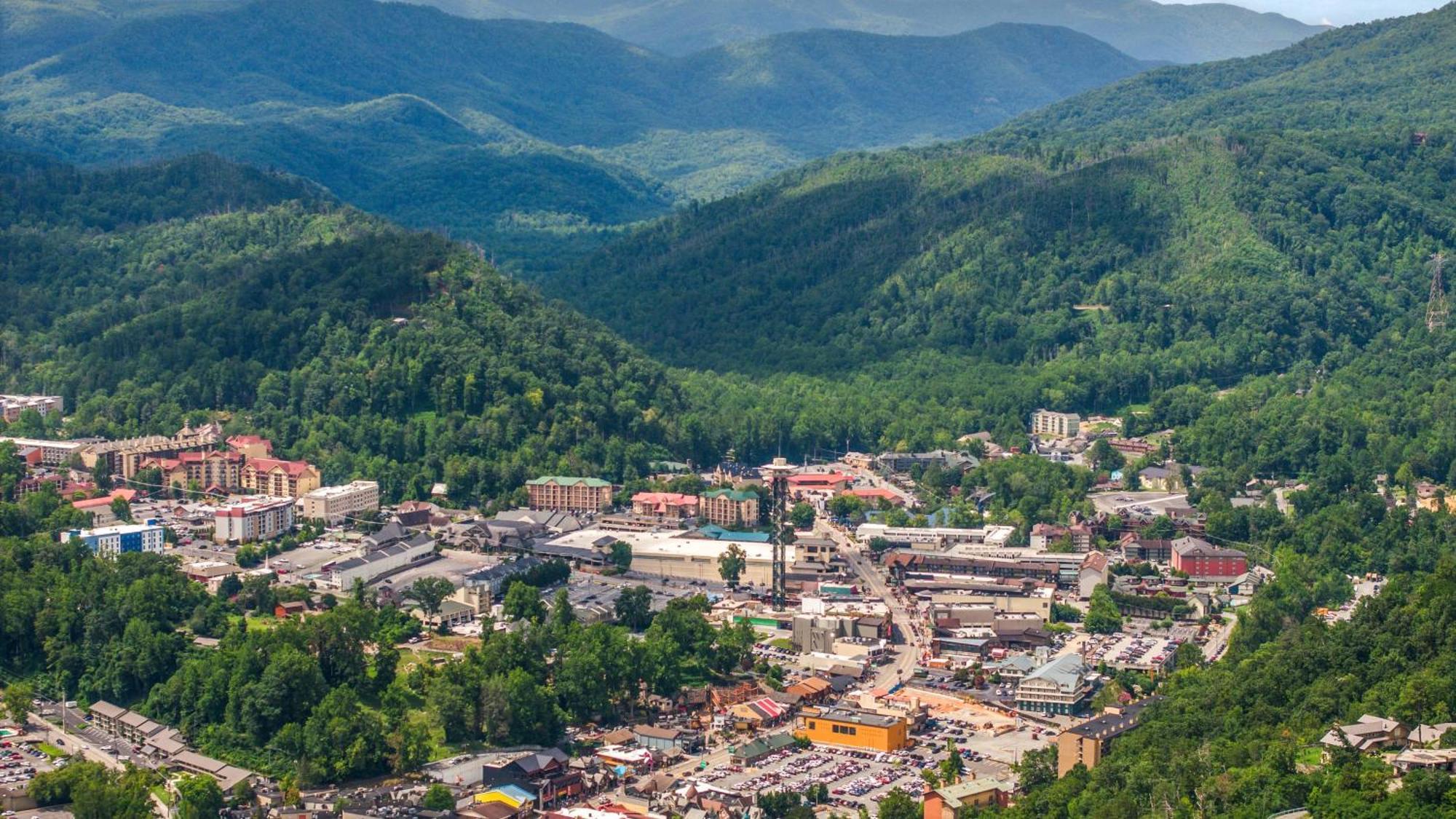 Whiskey Ridge Lodge: 1940s Gem with City Views and Custom Game Room Gatlinburg Exterior photo