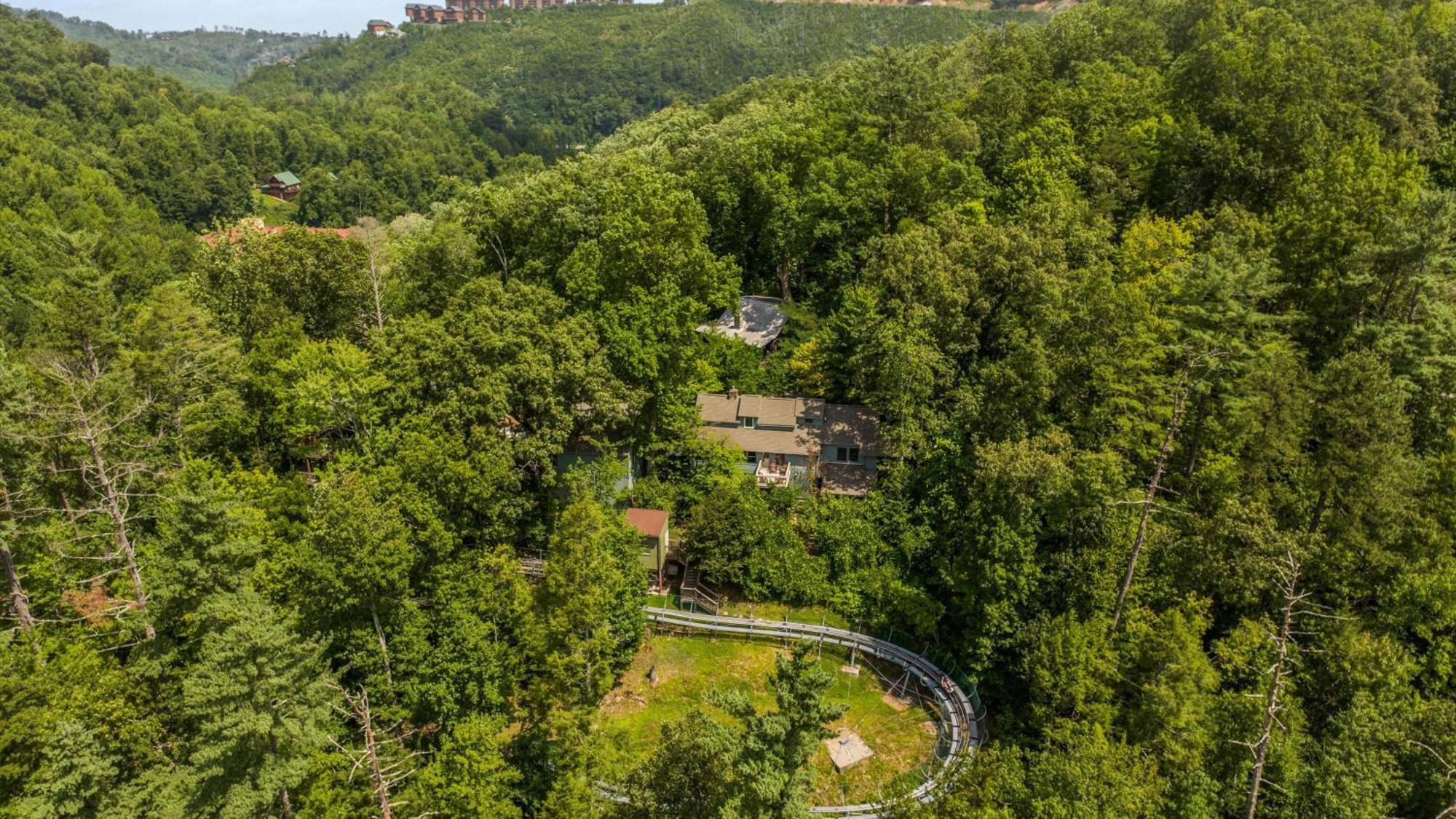 Whiskey Ridge Lodge: 1940s Gem with City Views and Custom Game Room Gatlinburg Exterior photo